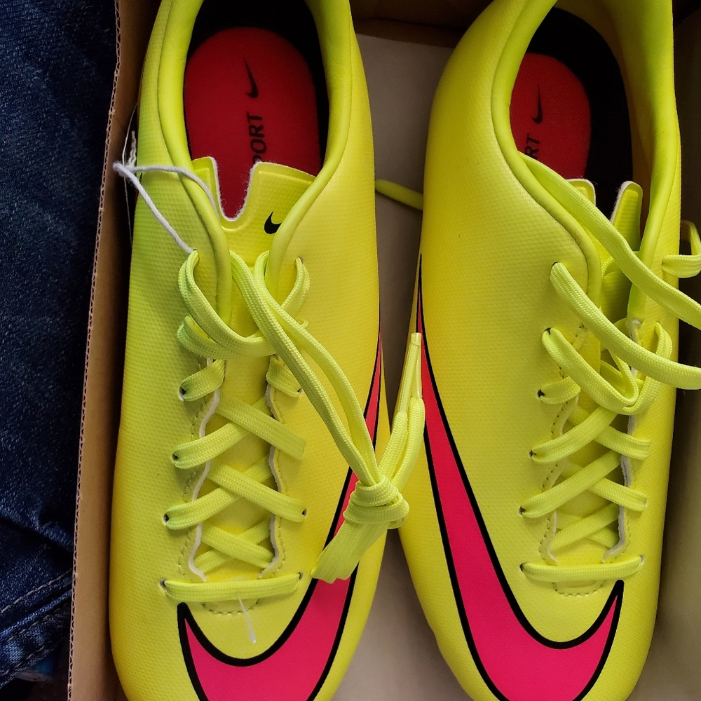 Nike cleats size 4.5